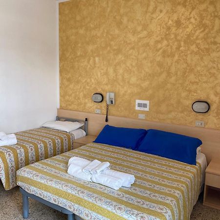 Hotel Loretta Ріміні Екстер'єр фото