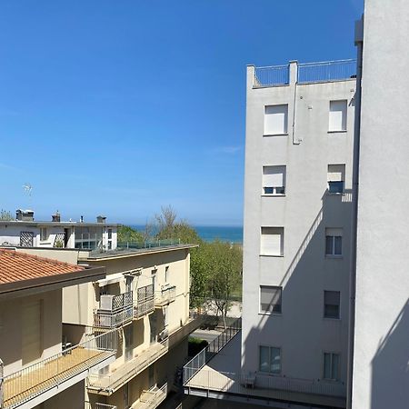 Hotel Loretta Ріміні Екстер'єр фото