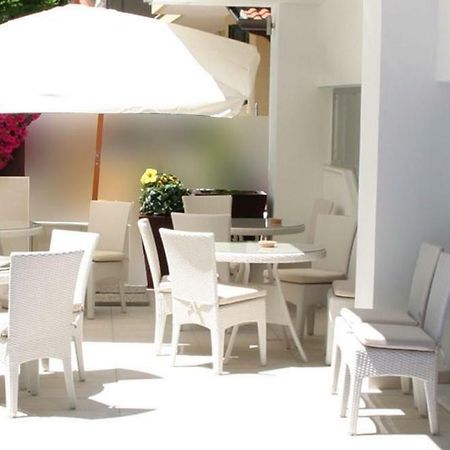 Hotel Loretta Ріміні Екстер'єр фото