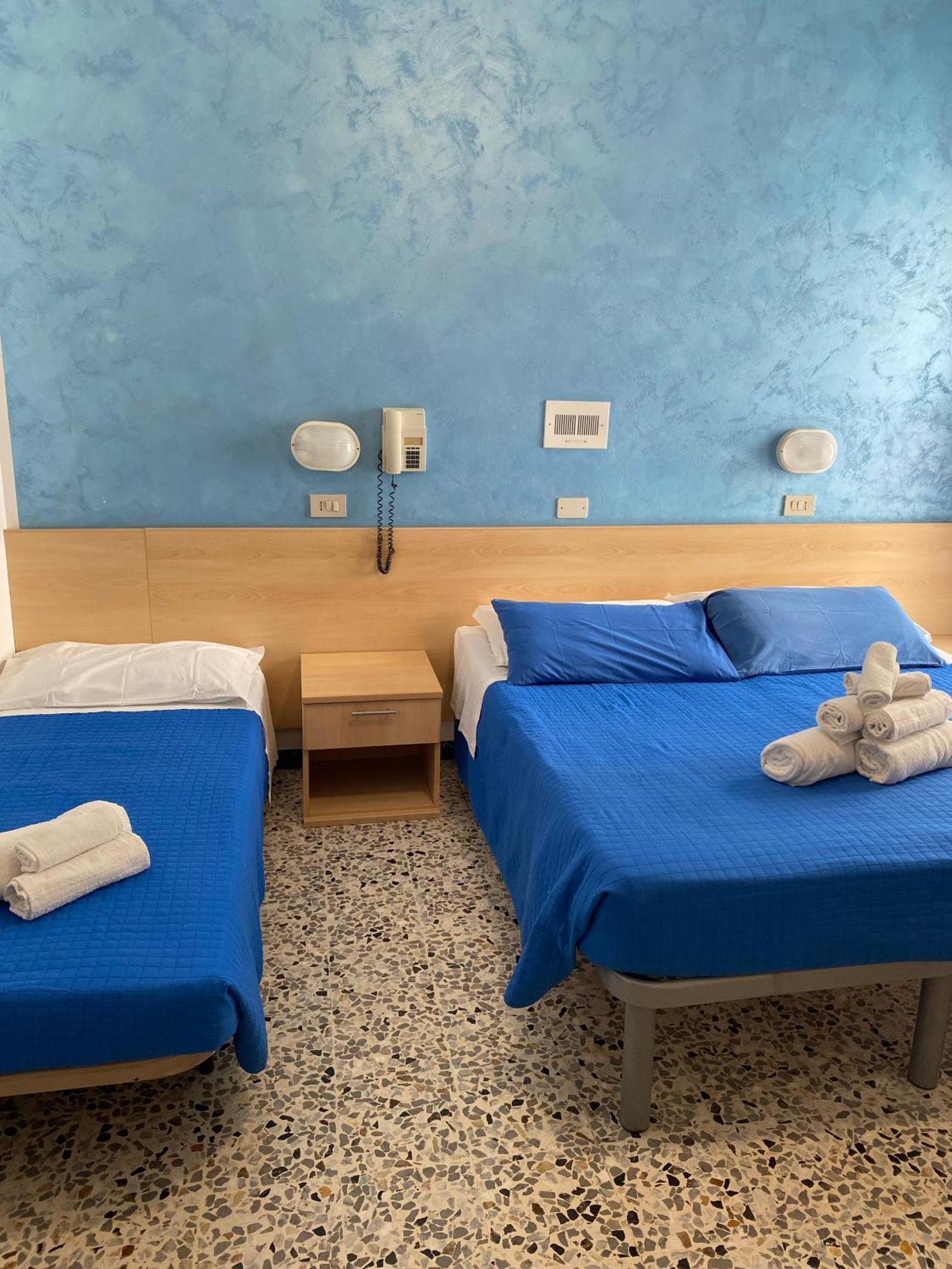 Hotel Loretta Ріміні Екстер'єр фото