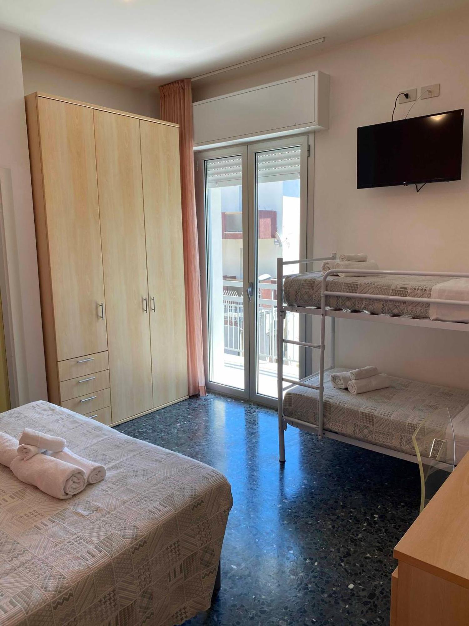 Hotel Loretta Ріміні Екстер'єр фото