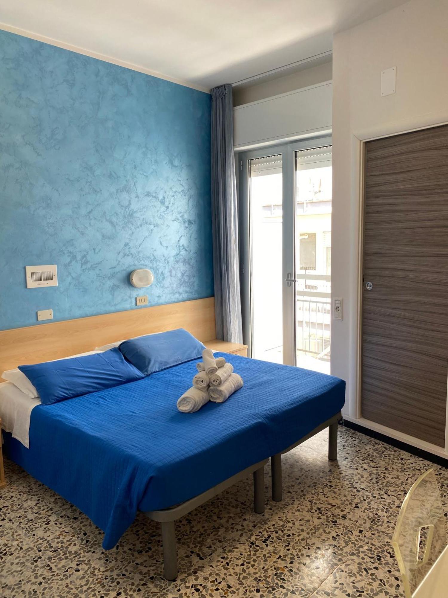 Hotel Loretta Ріміні Екстер'єр фото